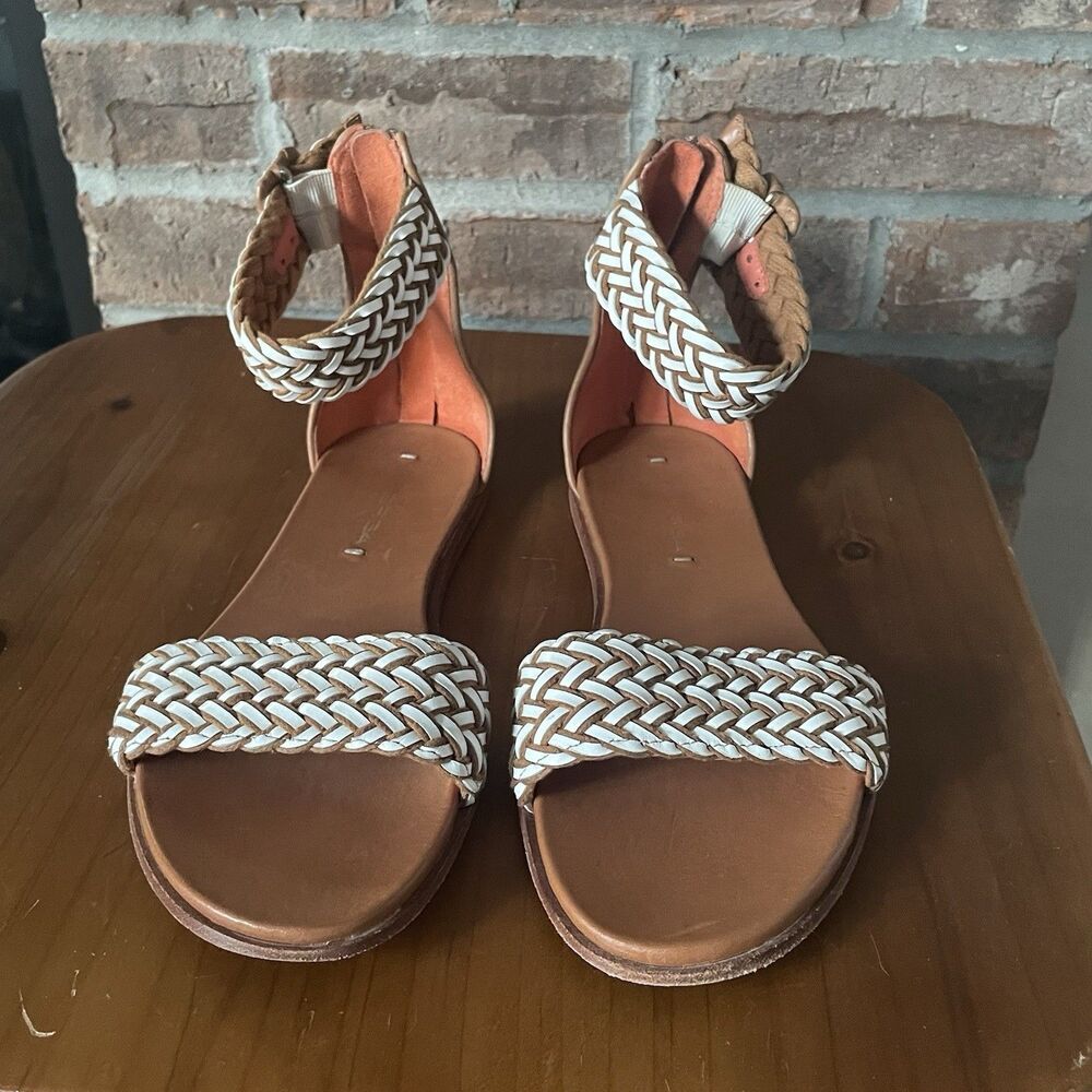 Via Spiga Leather Sandals Size 7.5 Brown White Woven Flats Ankle Strap Italy